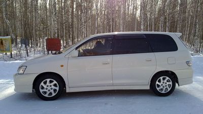 Автостекла Toyota Gaia c установкой в Москве